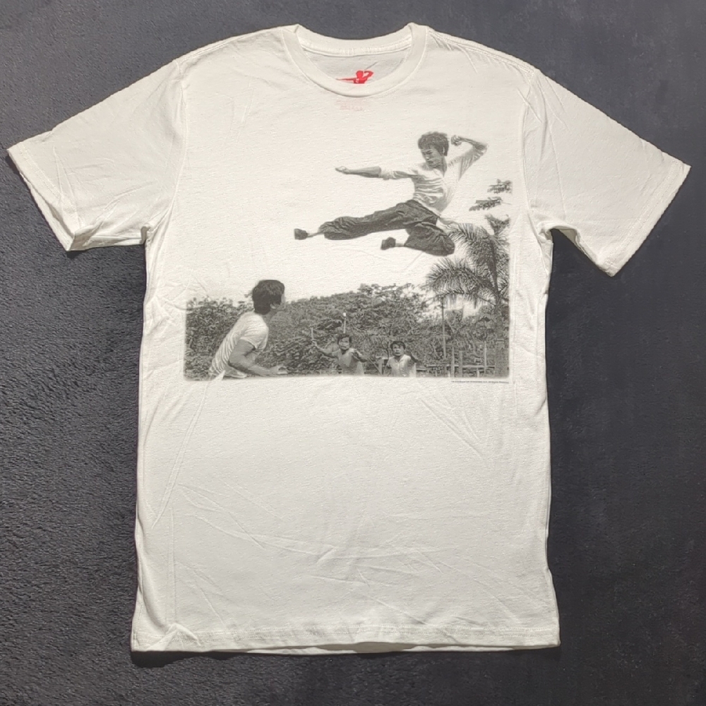 Bruce Lee Martial Arts Kick Action Graphic Print Tee Shirt